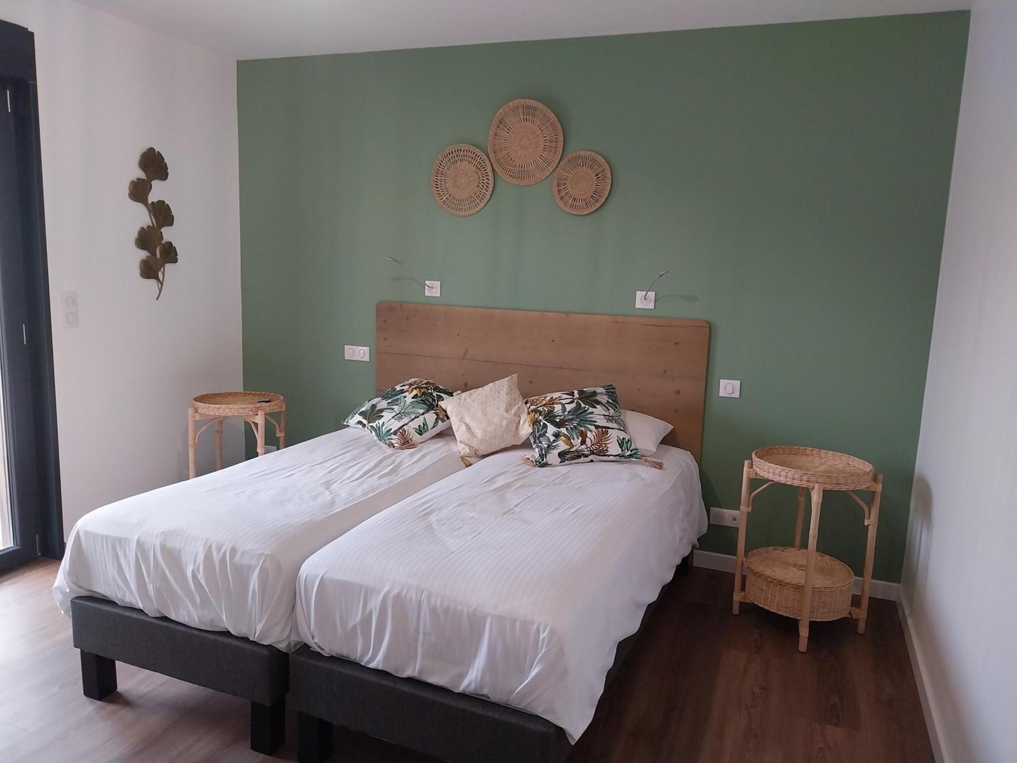 Logis Hotel Restaurant Cruzel Maurs ภายนอก รูปภาพ