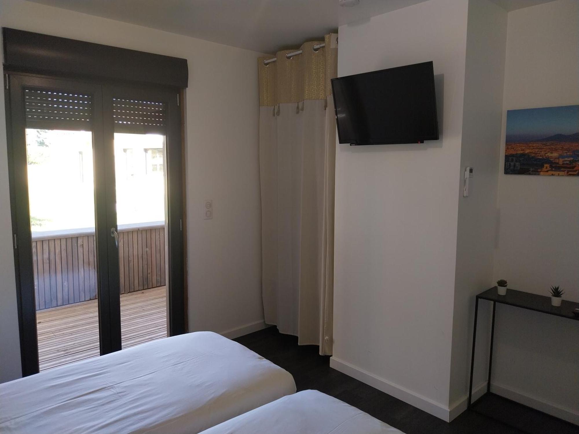 Logis Hotel Restaurant Cruzel Maurs ภายนอก รูปภาพ