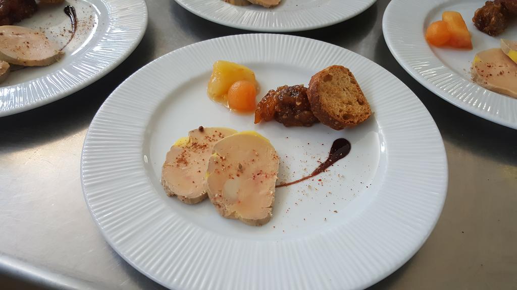 Logis Hotel Restaurant Cruzel Maurs ภายนอก รูปภาพ